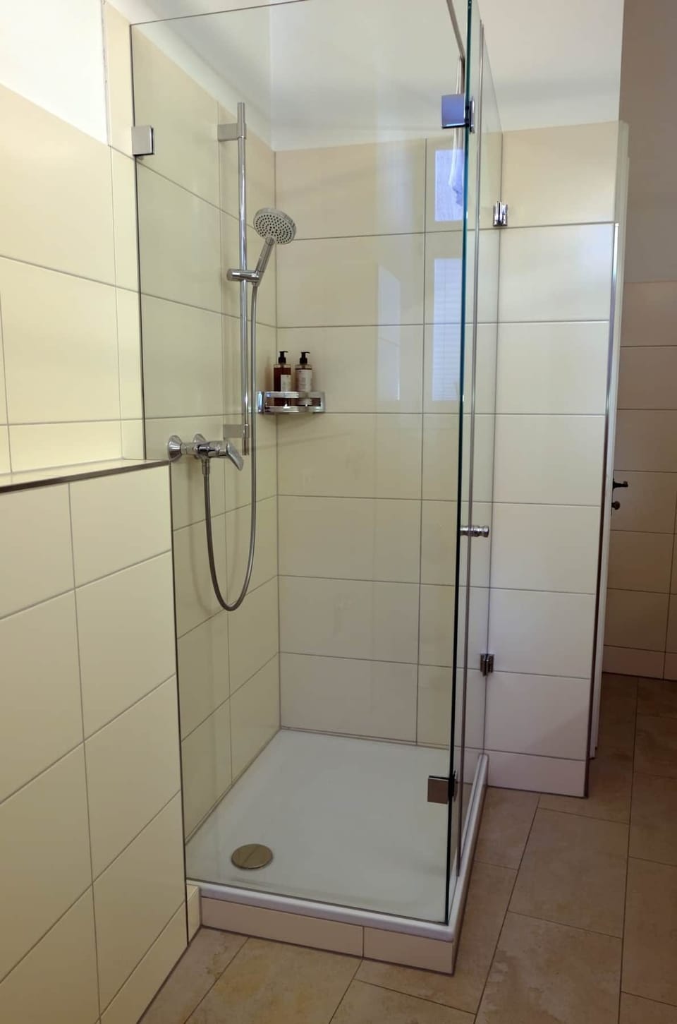 04 Badezimmer 1