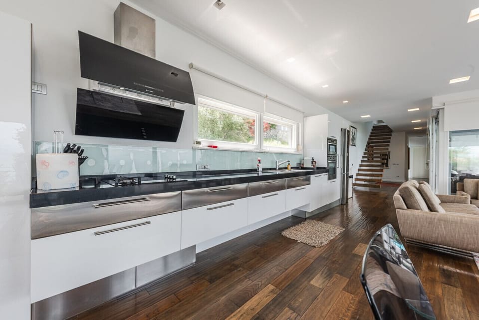 Fully-equipped kitchen