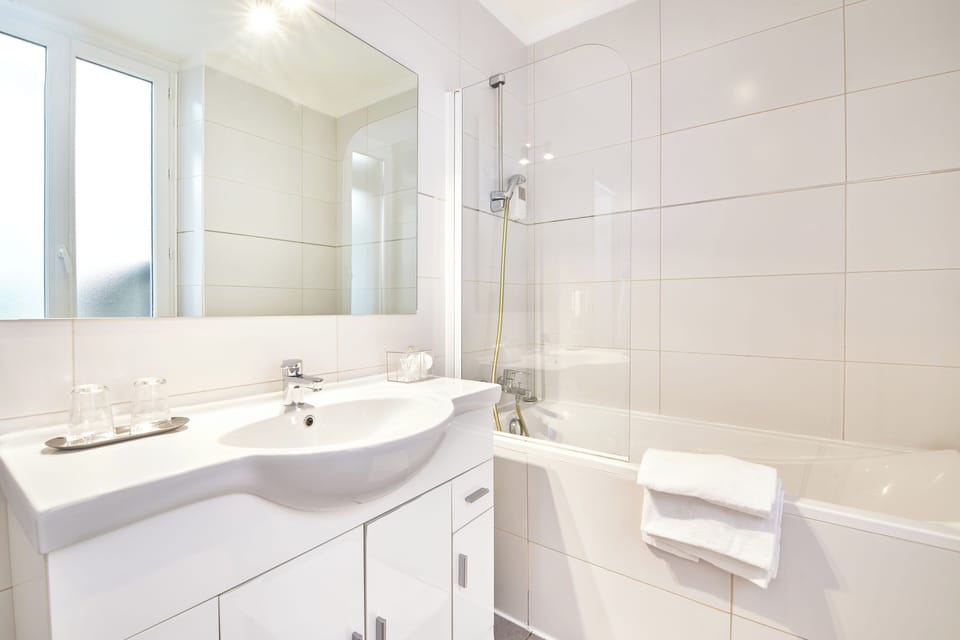 Standard Room | Bathroom | Free toiletries, hair dryer