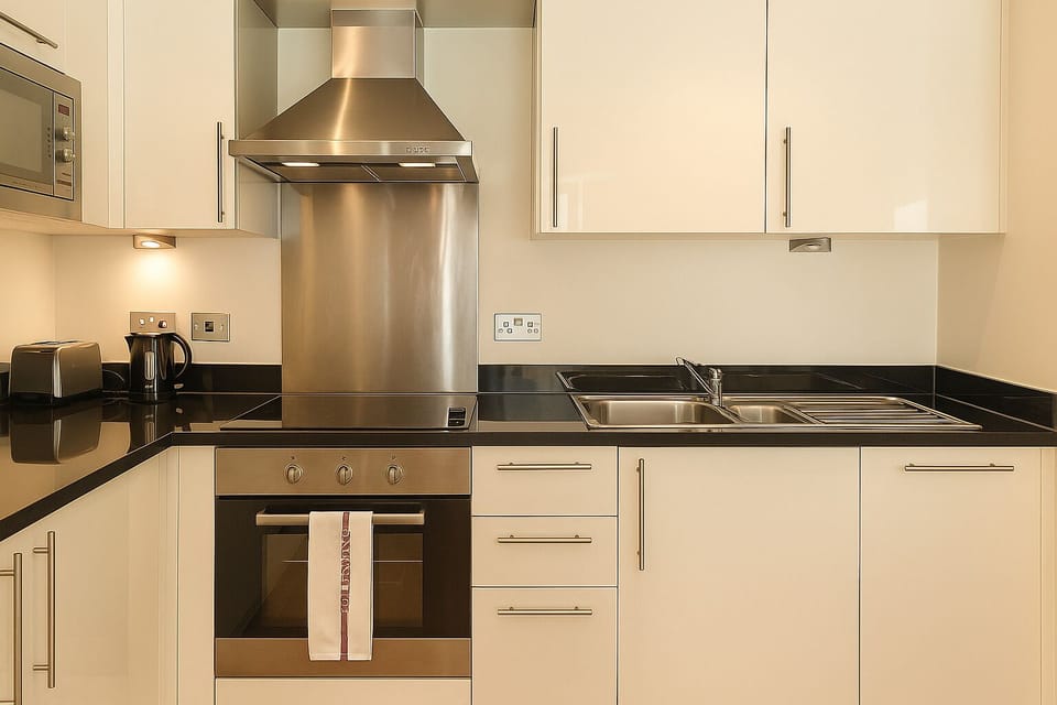 Executive Apartment | Private kitchen | Microwave, oven, dishwasher, toaster