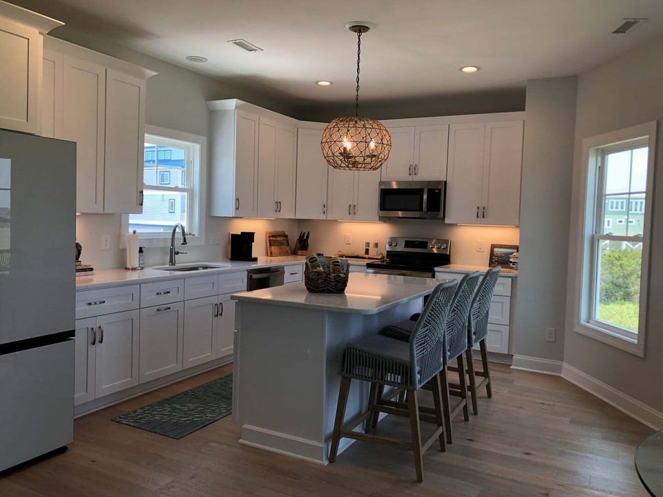 Lower Level Kitchen & Bar Area