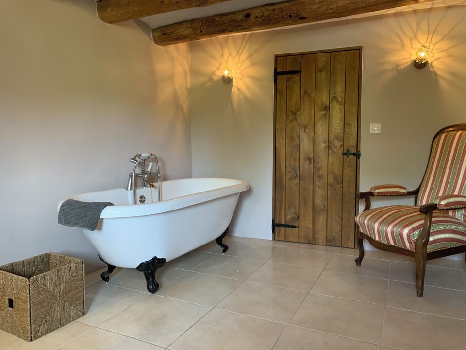 Family Double Room | Bathroom | Hair dryer, towels, soap, shampoo