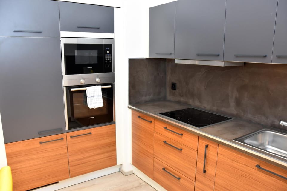 Full-size fridge, microwave, stovetop, espresso maker