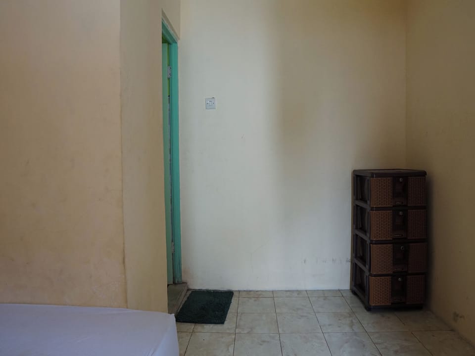 Economy Double Room | Desk, laptop workspace, free WiFi, bed sheets