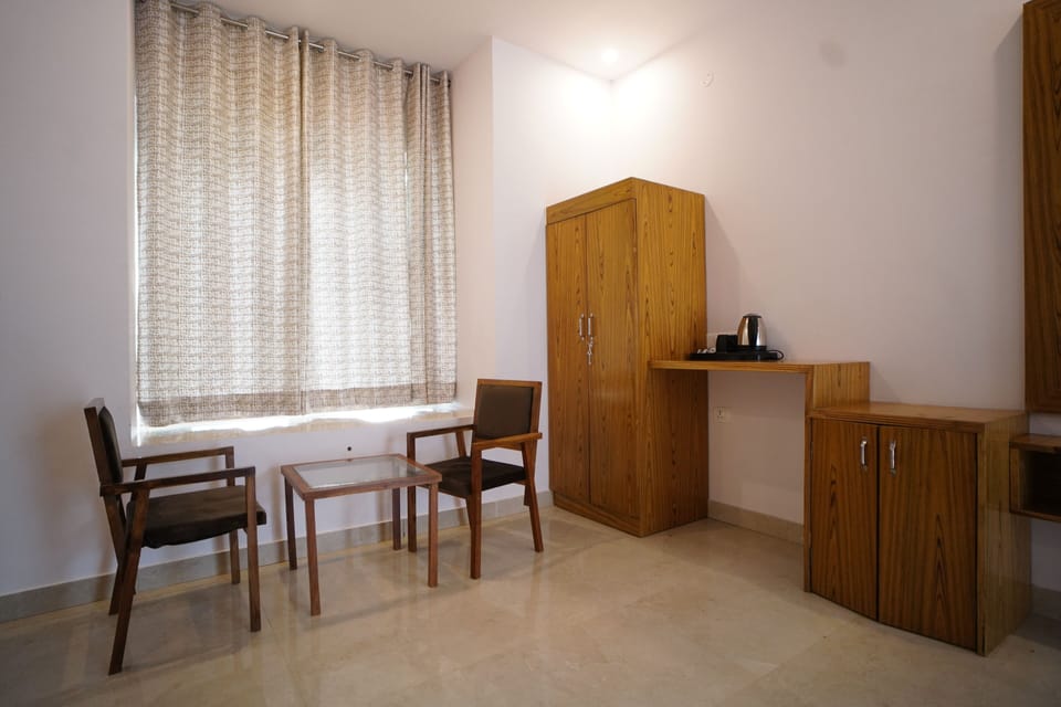 Premium Room | Egyptian cotton sheets, premium bedding, iron/ironing board, bed sheets