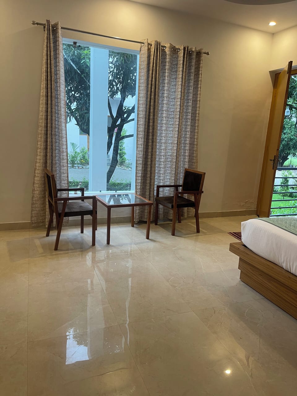 Premier Room | Egyptian cotton sheets, premium bedding, iron/ironing board, bed sheets