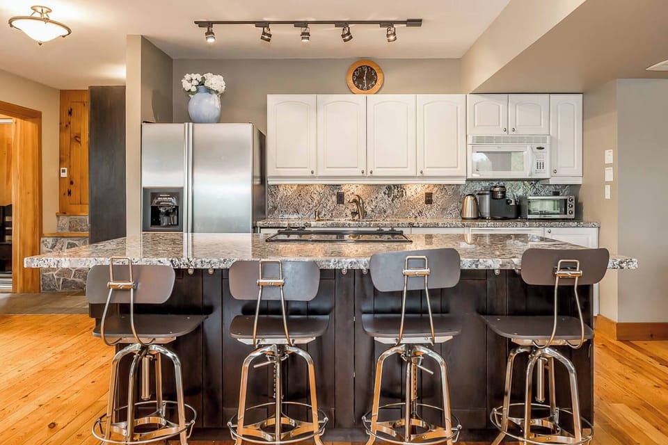 House, 6 Bedrooms, Balcony, Garden View | Private kitchen