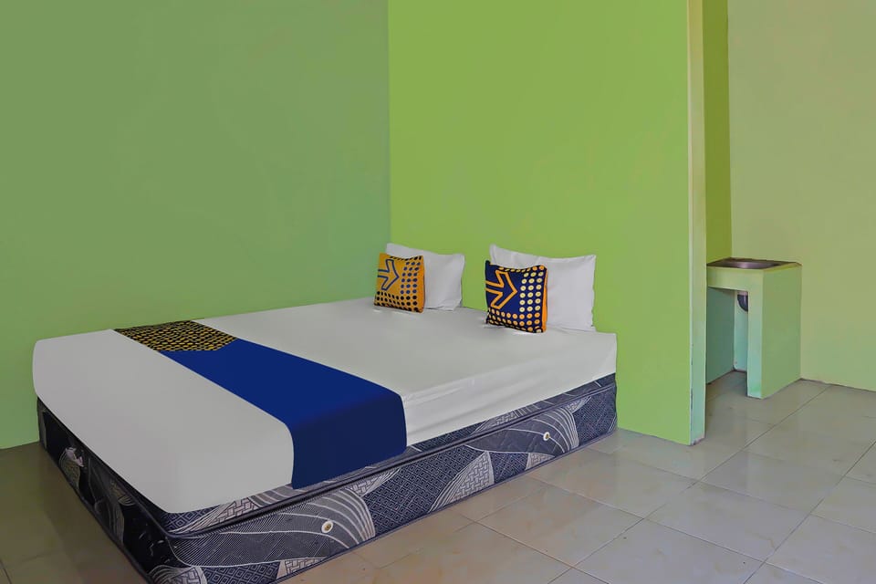Economy Double Room | Desk, laptop workspace, free WiFi, bed sheets