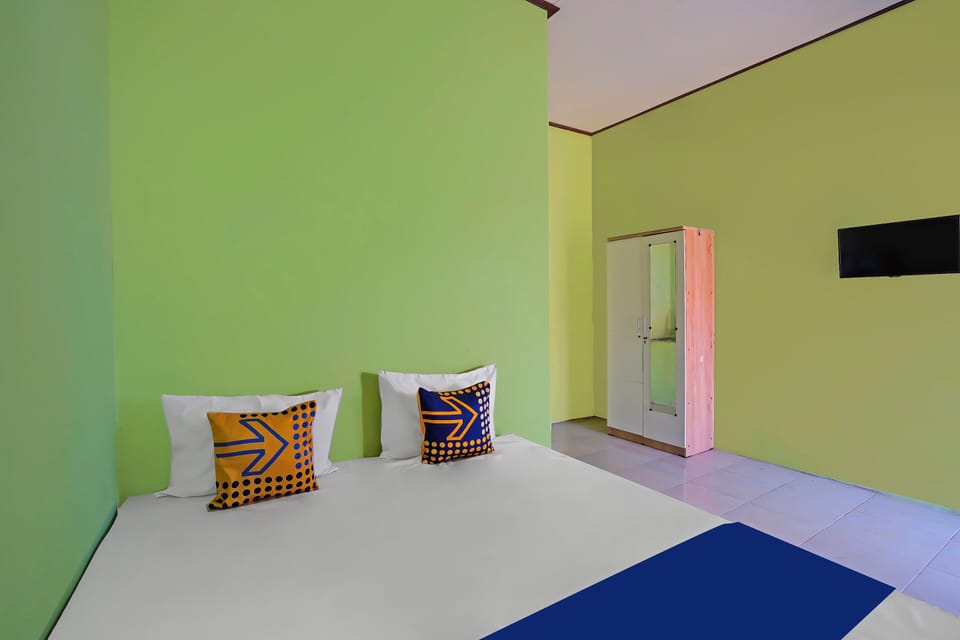 Economy Double Room | Desk, laptop workspace, free WiFi, bed sheets
