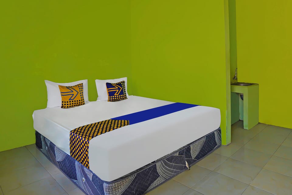 Economy Double Room | Desk, laptop workspace, free WiFi, bed sheets