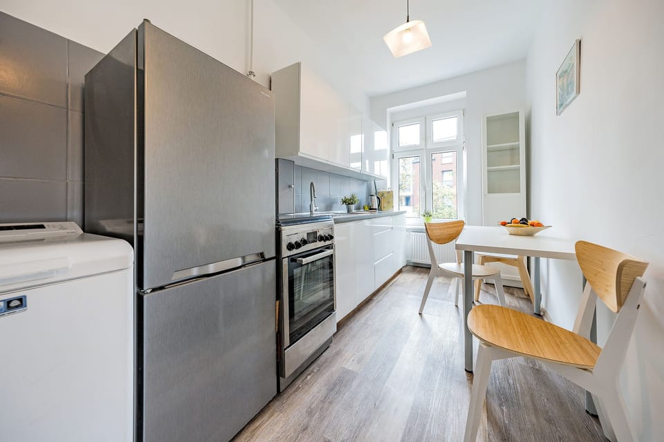 Comfort Apartment | Private kitchen | Full-size fridge, oven, stovetop, cookware/dishes/utensils