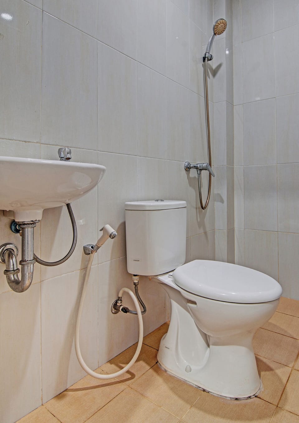 Economy Double Room | Bathroom | Shower, towels