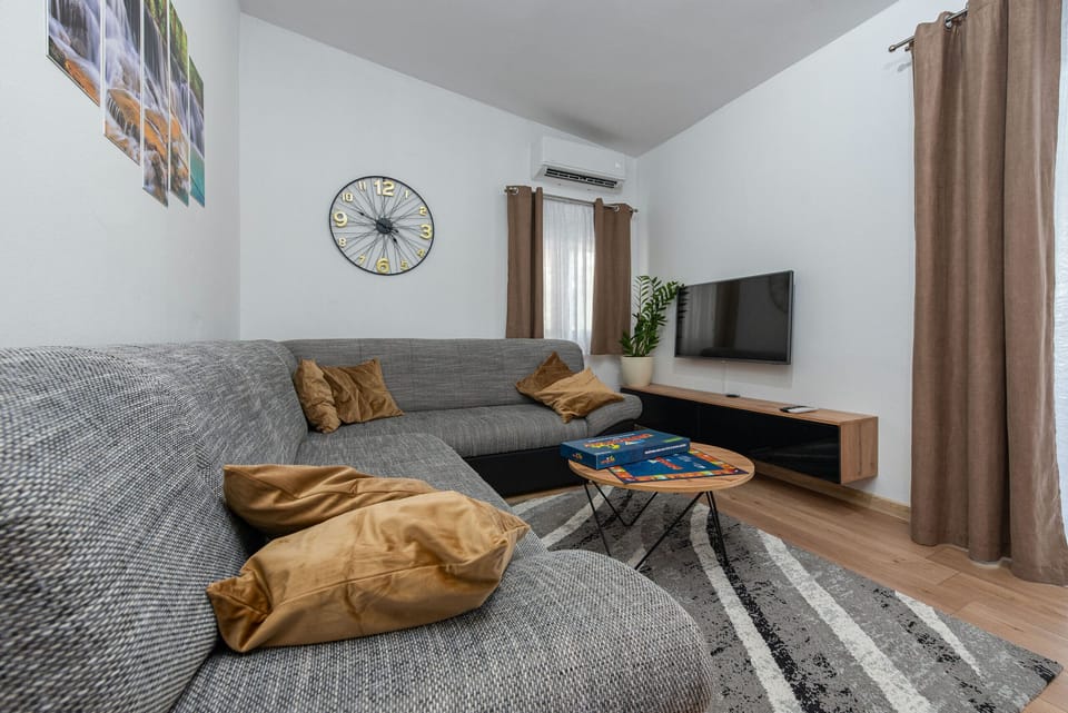 Villa, 3 Bedrooms, Private Pool, Mountain View | Living room | Fireplace