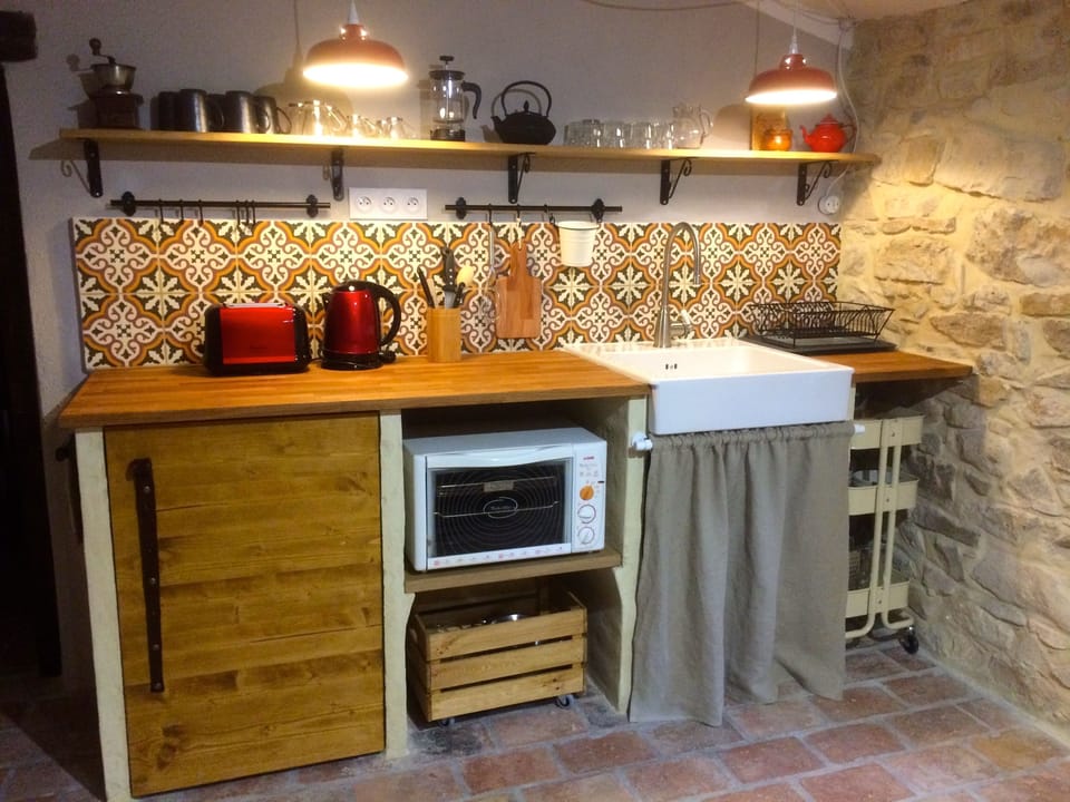 Apartment, Private Bathroom (La Vielle Ferme) | Private kitchen | Highchair