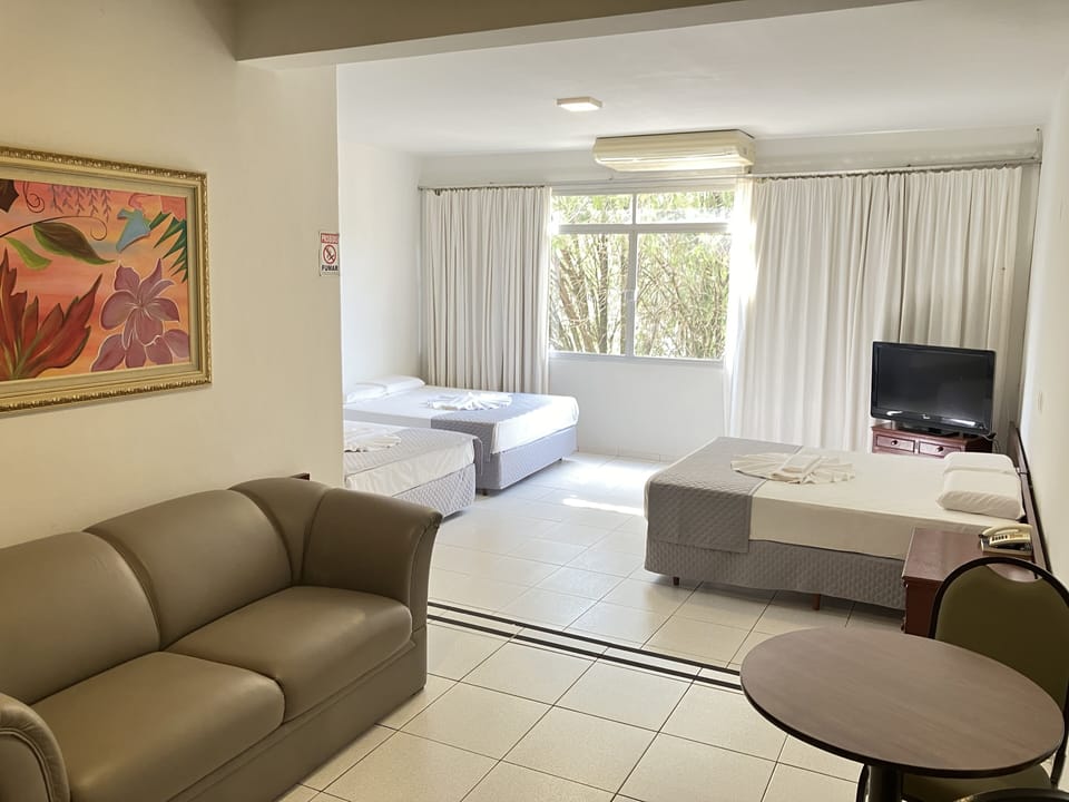 Suite | Minibar, desk, free WiFi, bed sheets