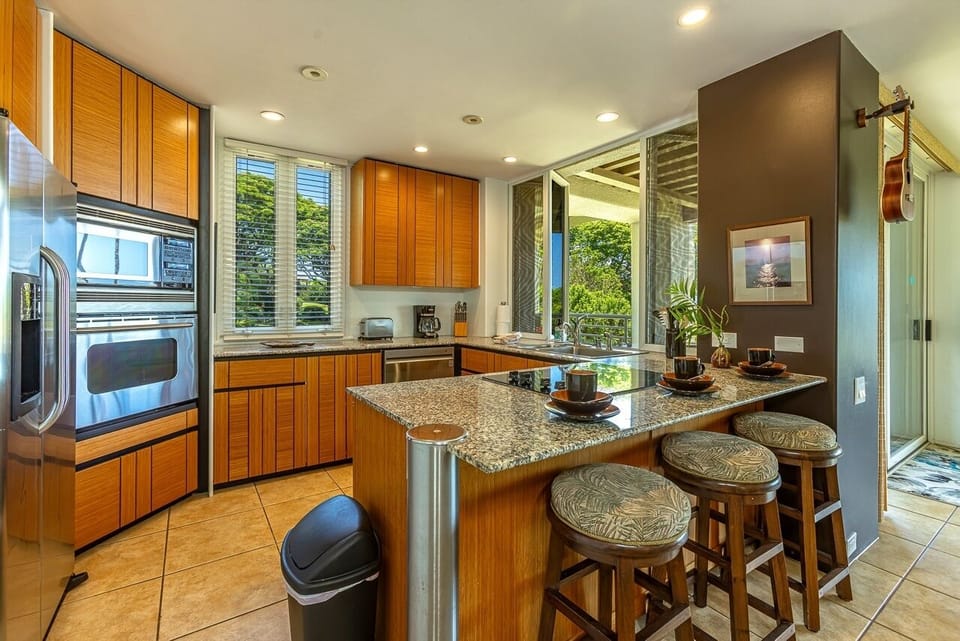 Condo, 2 Bedrooms | Private kitchen | Fridge, oven, coffee/tea maker, toaster