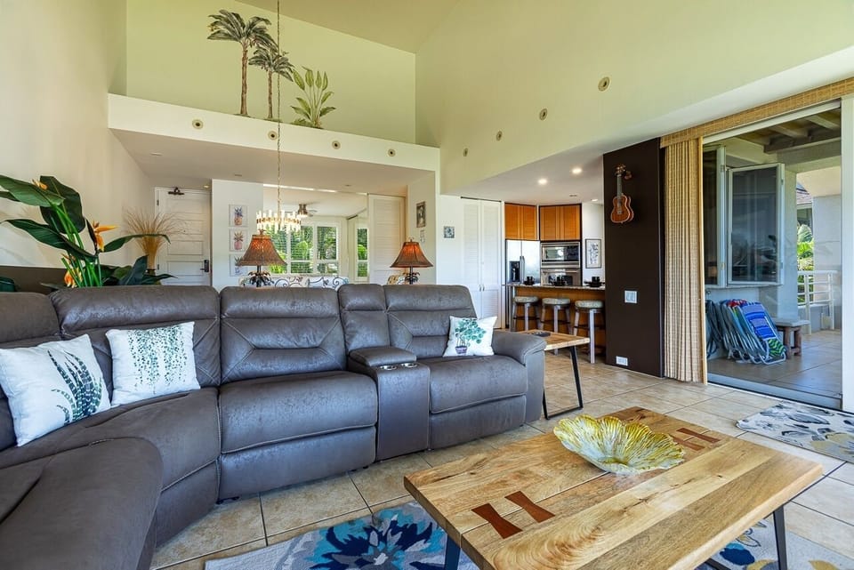 Condo, 2 Bedrooms | Living area | Smart TV