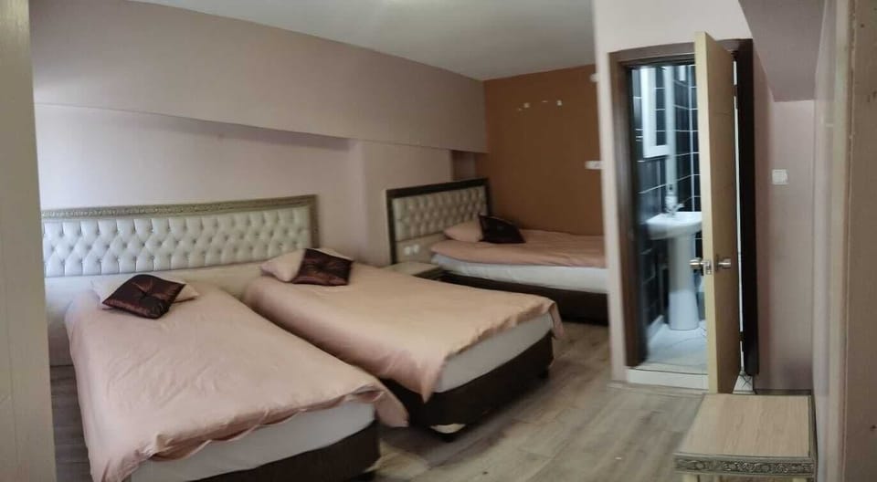 Premium bedding, desk, iron/ironing board, free WiFi