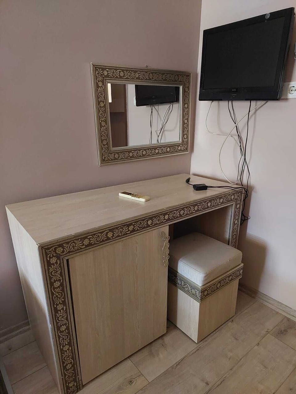 Premium bedding, desk, iron/ironing board, free WiFi