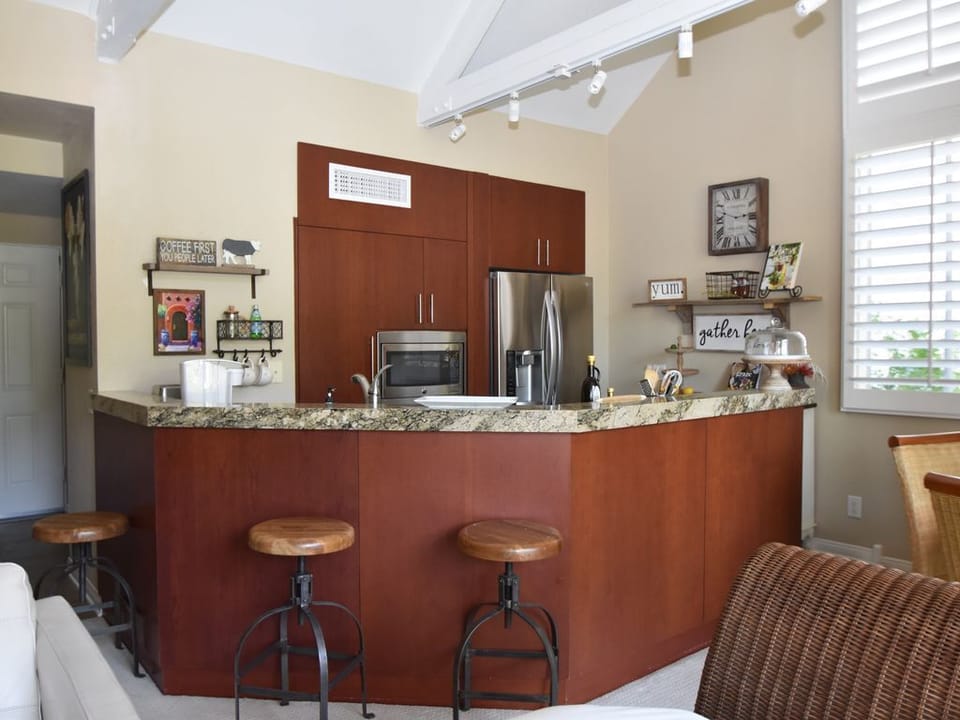 Kitchen bar