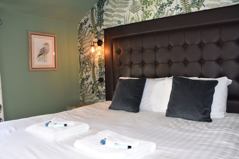 Double Room | Iron/ironing board, free WiFi, bed sheets