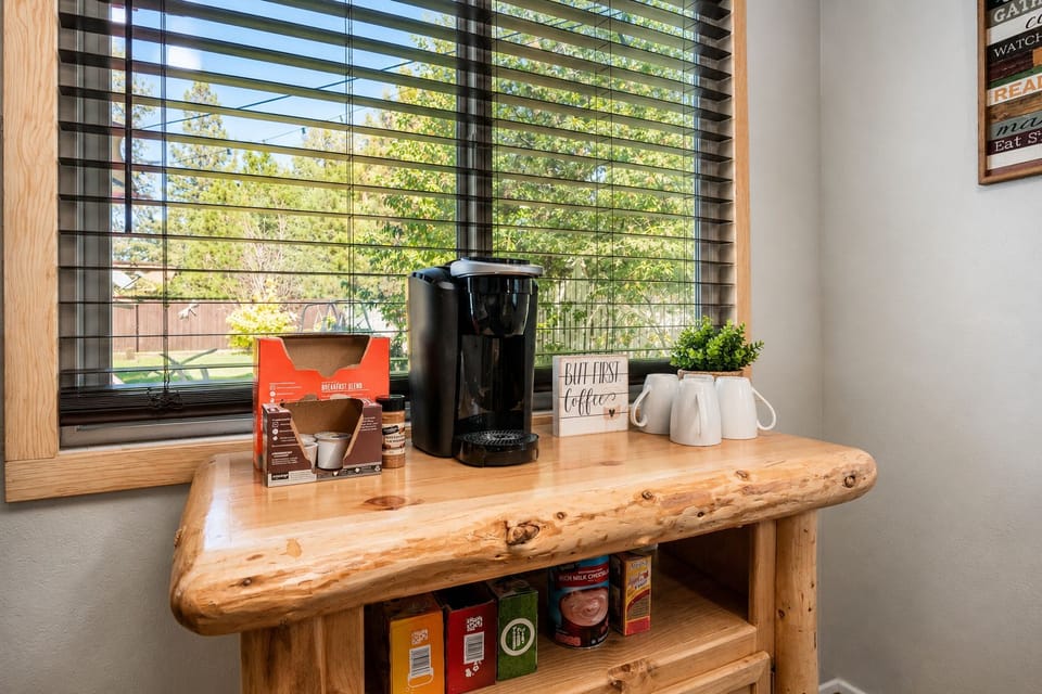 Electric kettle, cookware/dishes/utensils