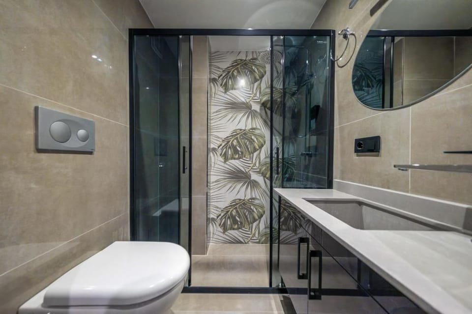 Elite Room, 1 Double Bed, Sea View | Bathroom | Rainfall showerhead, free toiletries, hair dryer, bathrobes
