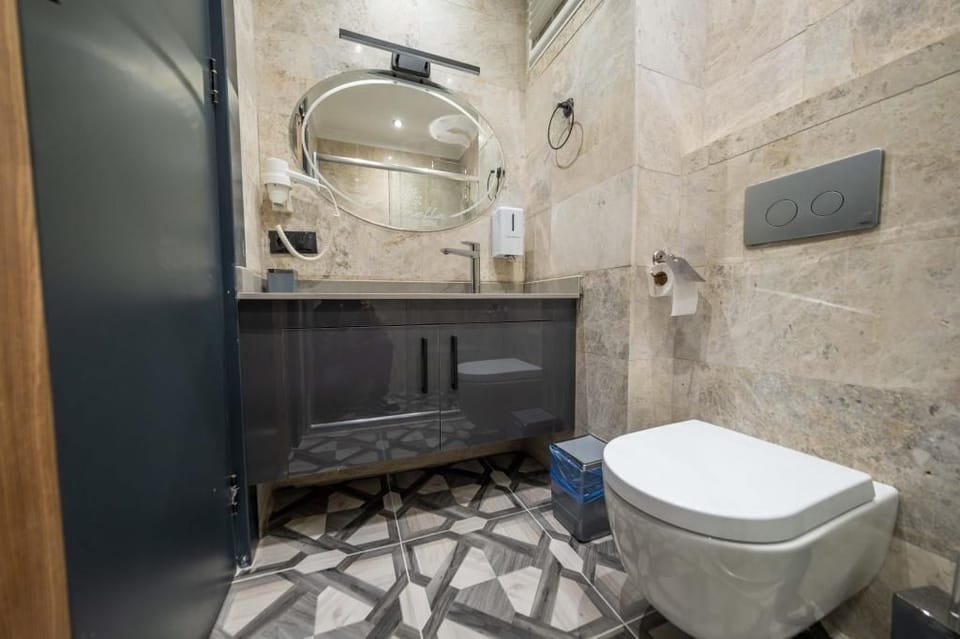 Elite Room, 1 Double Bed, Sea View | Bathroom | Rainfall showerhead, free toiletries, hair dryer, bathrobes
