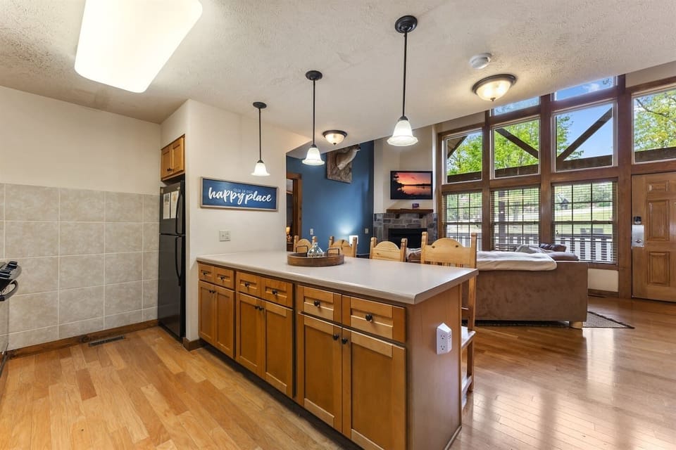 Gather around the large kitchen breakfast bar