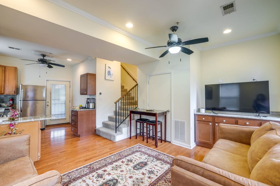 Living Room | Smart TV | Central A/C | 3 Twin Air Mattresses