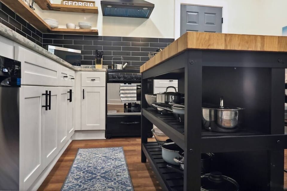 The kitchen is supplied with full kitchen ware, utensils, glasses to get your inner check on!