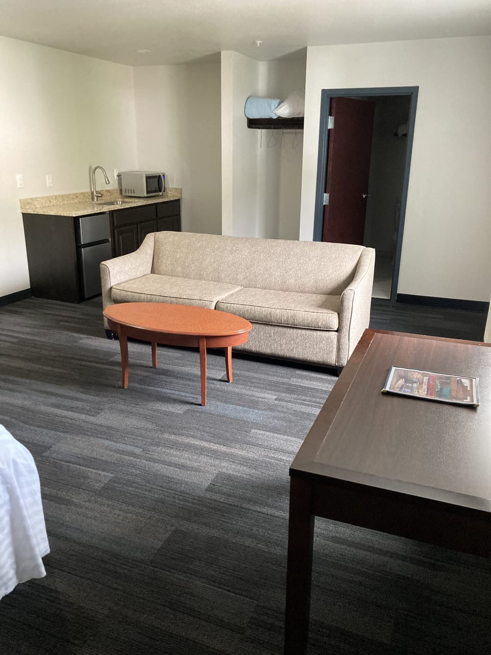 Room 213 - 1 King Bed Suite | Soundproofing, free WiFi