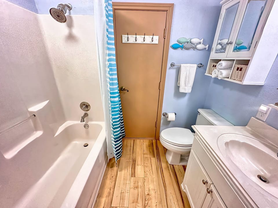 Upstairs full bathroom