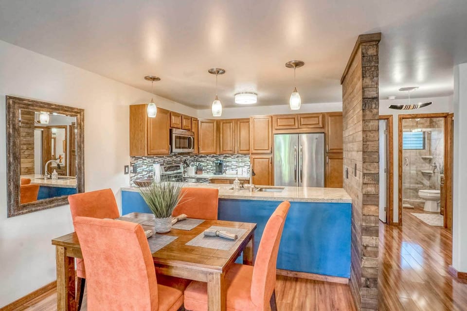 Luxury Condo | Living area | Smart TV