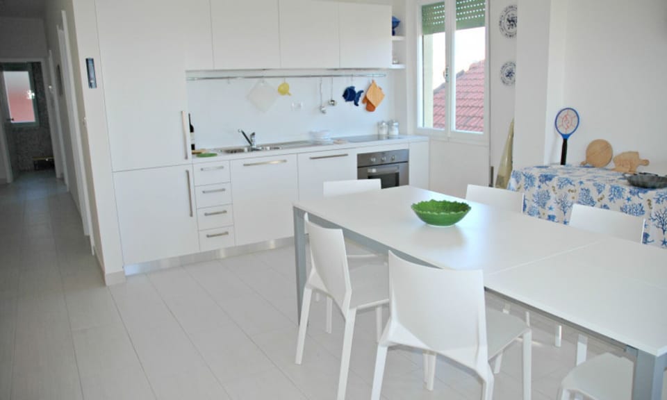 Apartment, 2 Bedrooms, Balcony, Ocean View | Interior