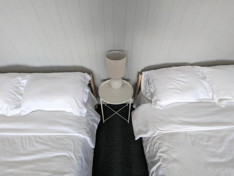 2 Double Beds