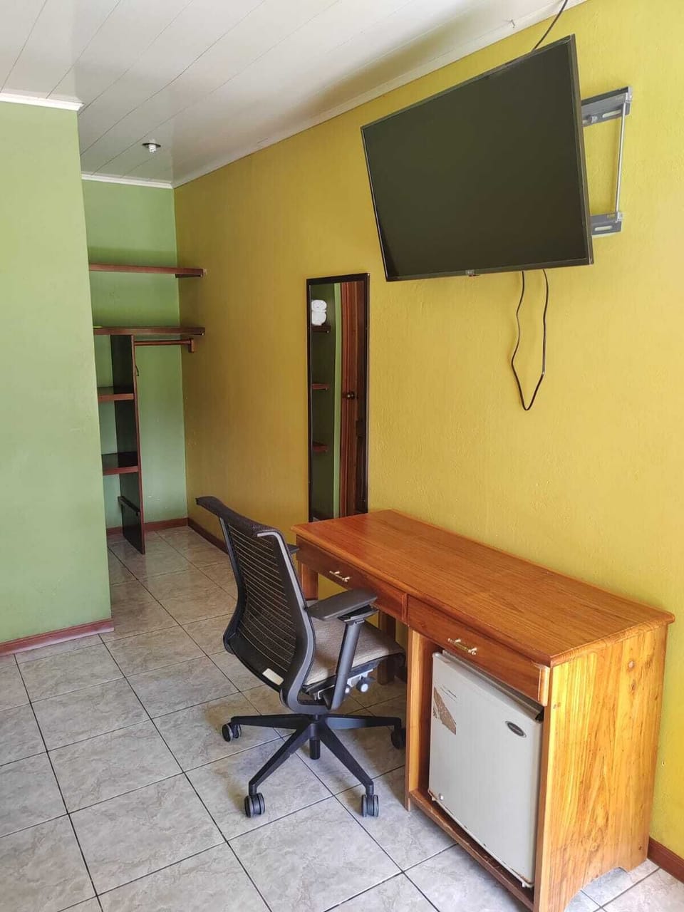 Business Single Room | Premium bedding, pillowtop beds, desk, laptop workspace