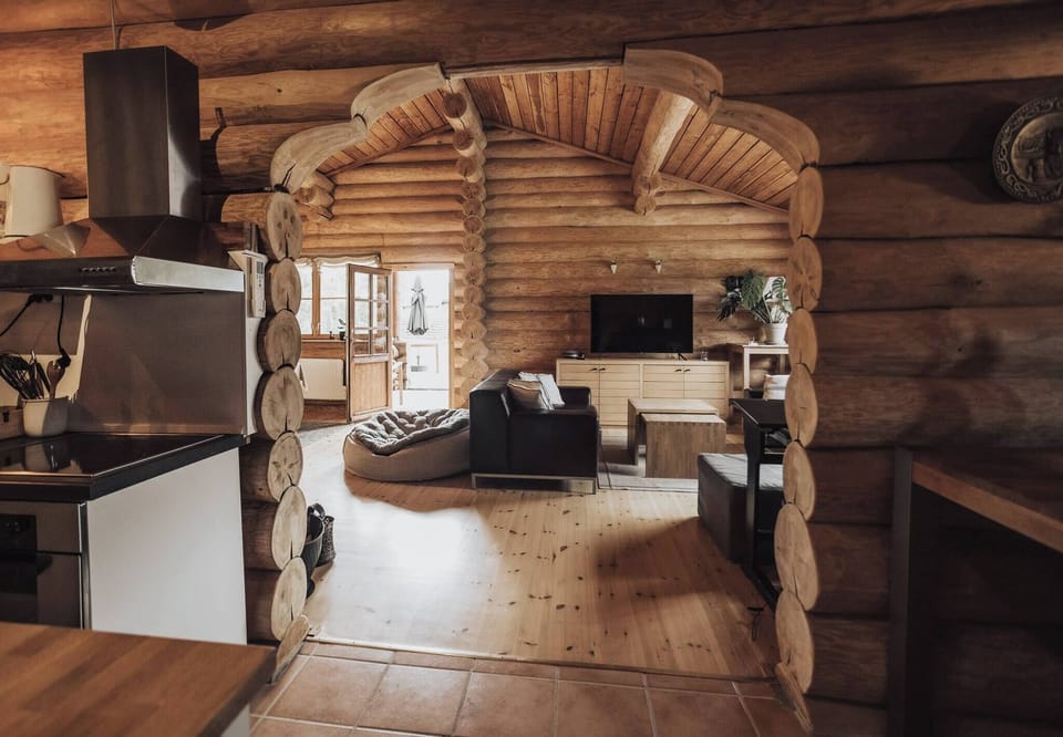 House, 2 Bedrooms, Patio, Garden View | Living room | Books
