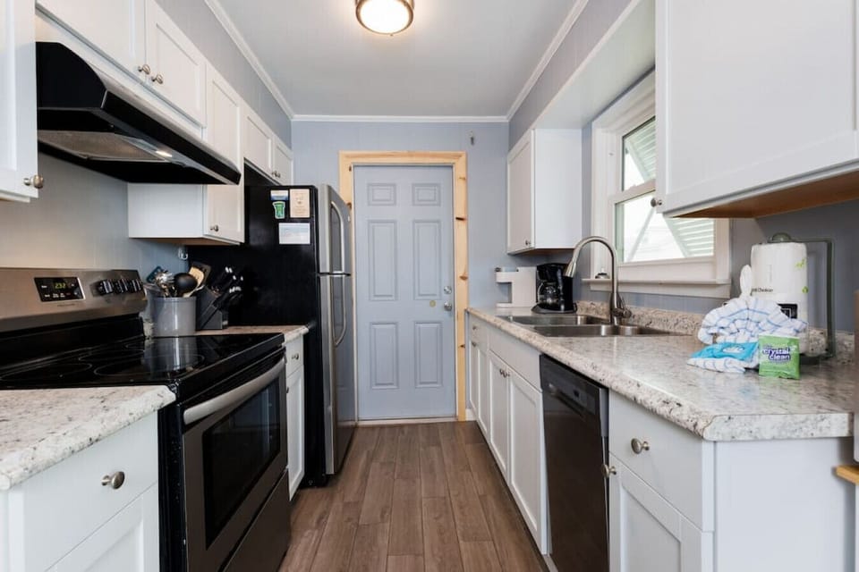 The kitchen`s got all the sleek vibes you need to actually enjoy cooking during your stay.