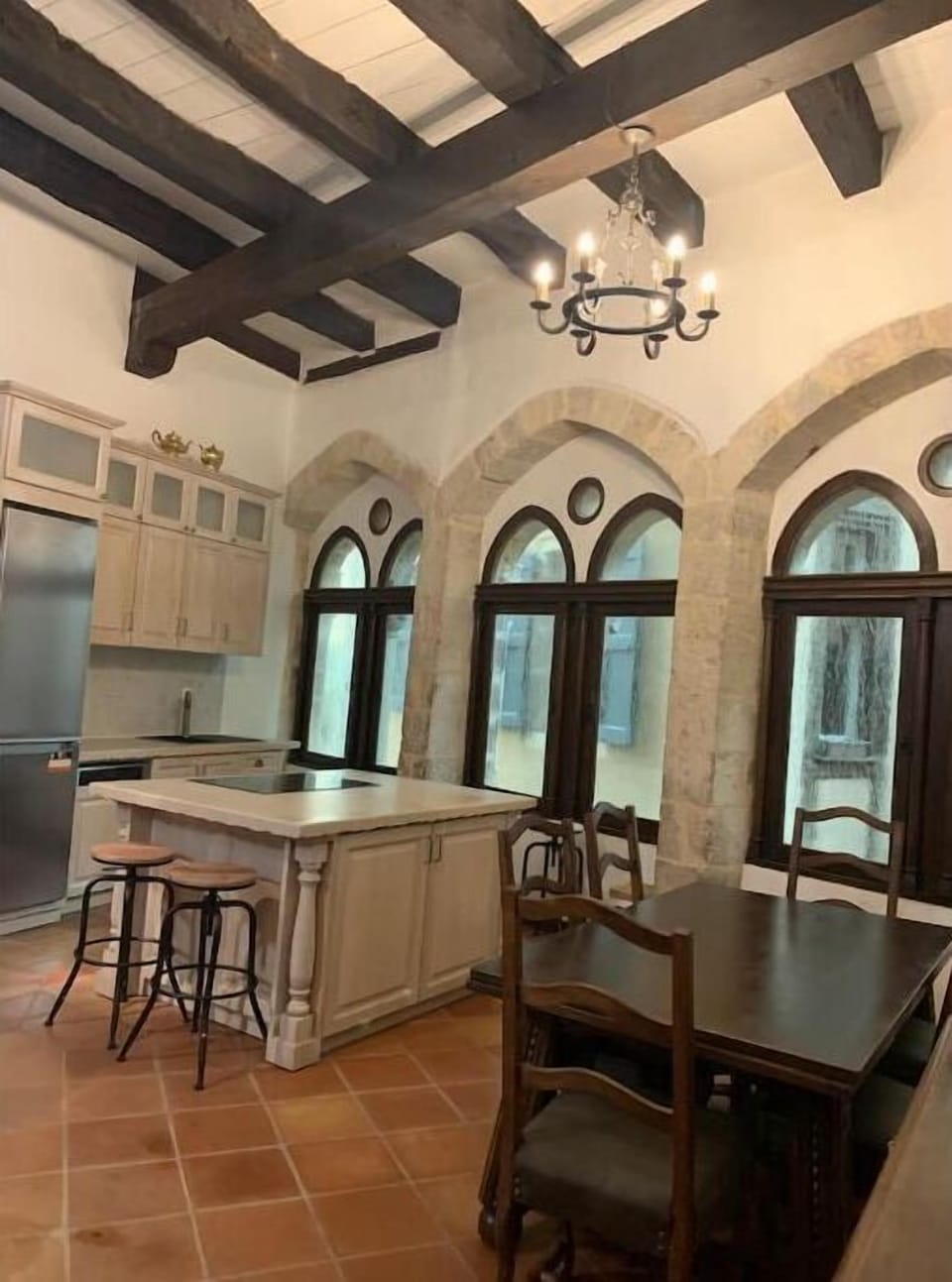 Kitchen with all modern appliances and dining table for 6 guests. 
