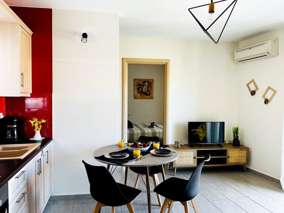 Apartment, 1 Bedroom, Balcony | Dining