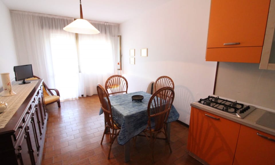 Apartment, 2 Bedrooms, Terrace | Dining room