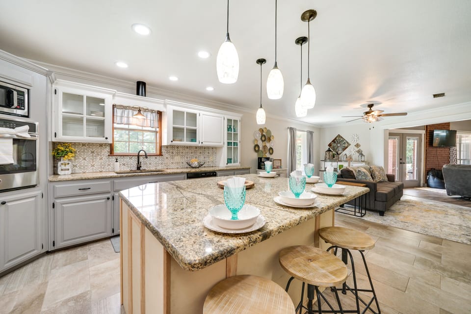 Kitchen | 1st Floor | Drip Coffee Maker | Blender | Toaster
