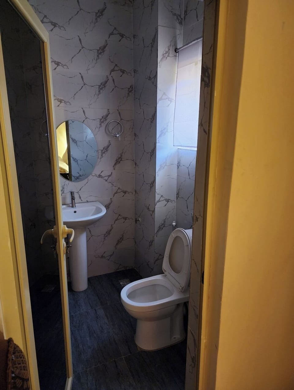 Deluxe Double Room | Bathroom | Free toiletries, soap, shampoo, toilet paper