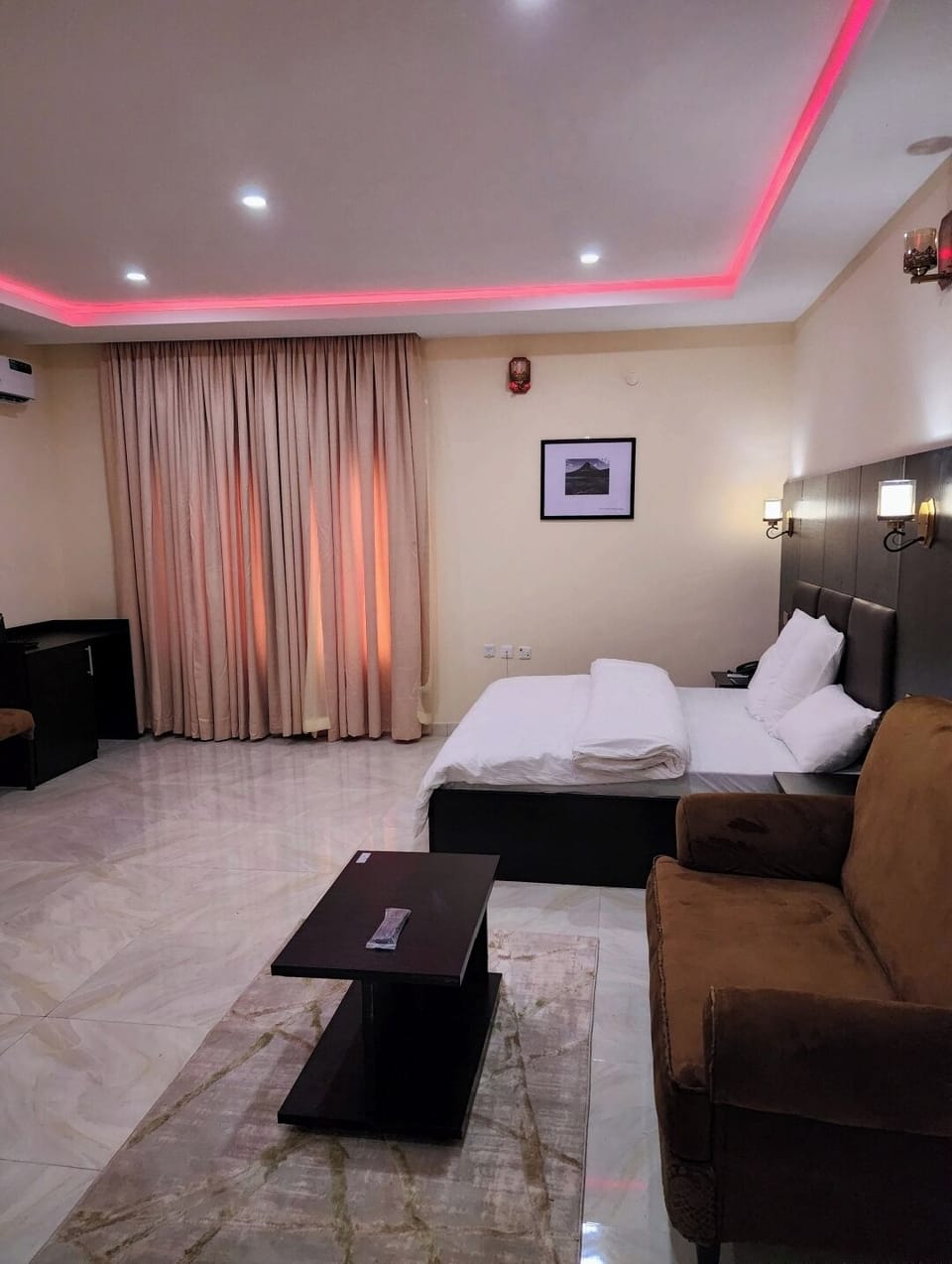 Deluxe Studio | Premium bedding, down comforters, desk, laptop workspace