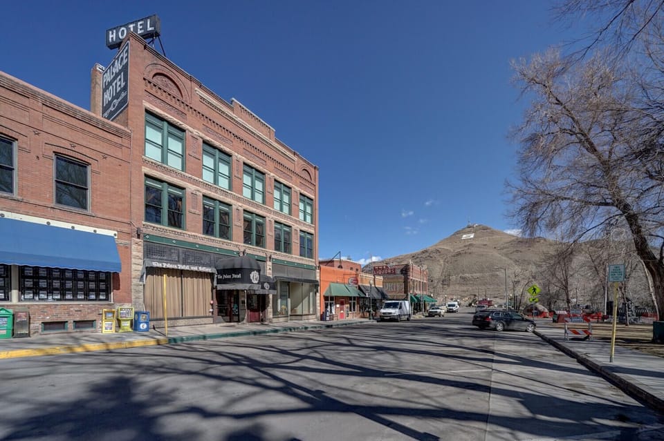 ~Prime location downtown 
~Spectacular Views
~Arkansas River and Riverside Park across the street
