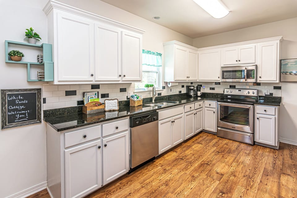 House, 3 Bedrooms, Balcony, Garden View | Private kitchen