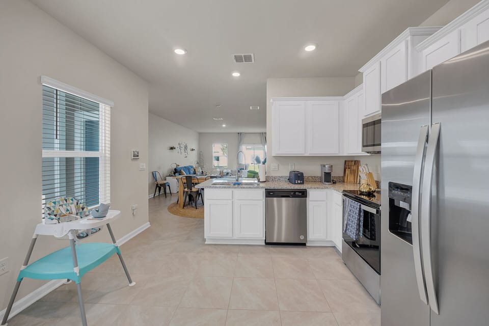 Spacious Kitchen with full essentials