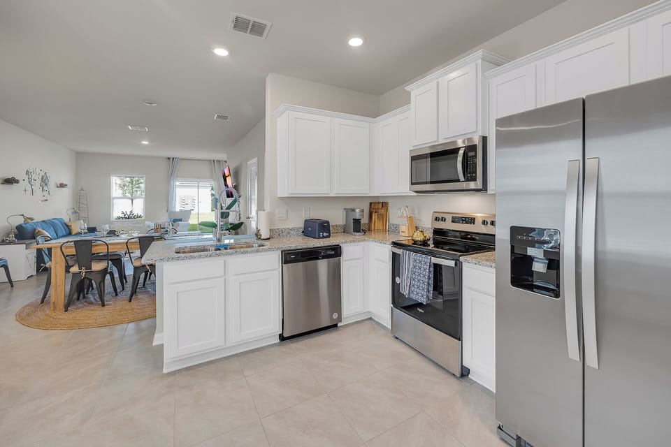 Spacious Kitchen with full essentials