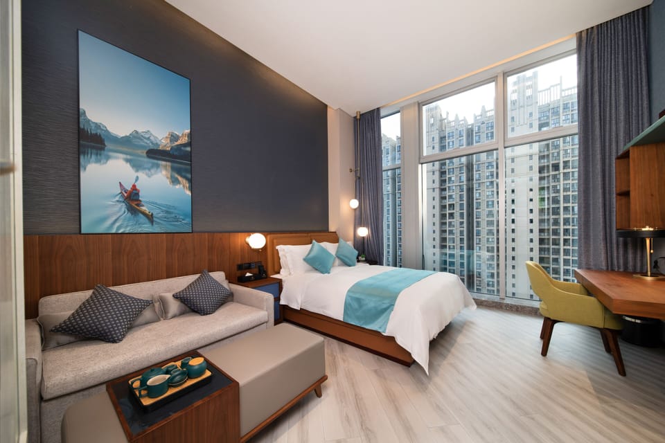 Shan Yi King Bed Room | Down comforters, minibar, in-room safe, desk